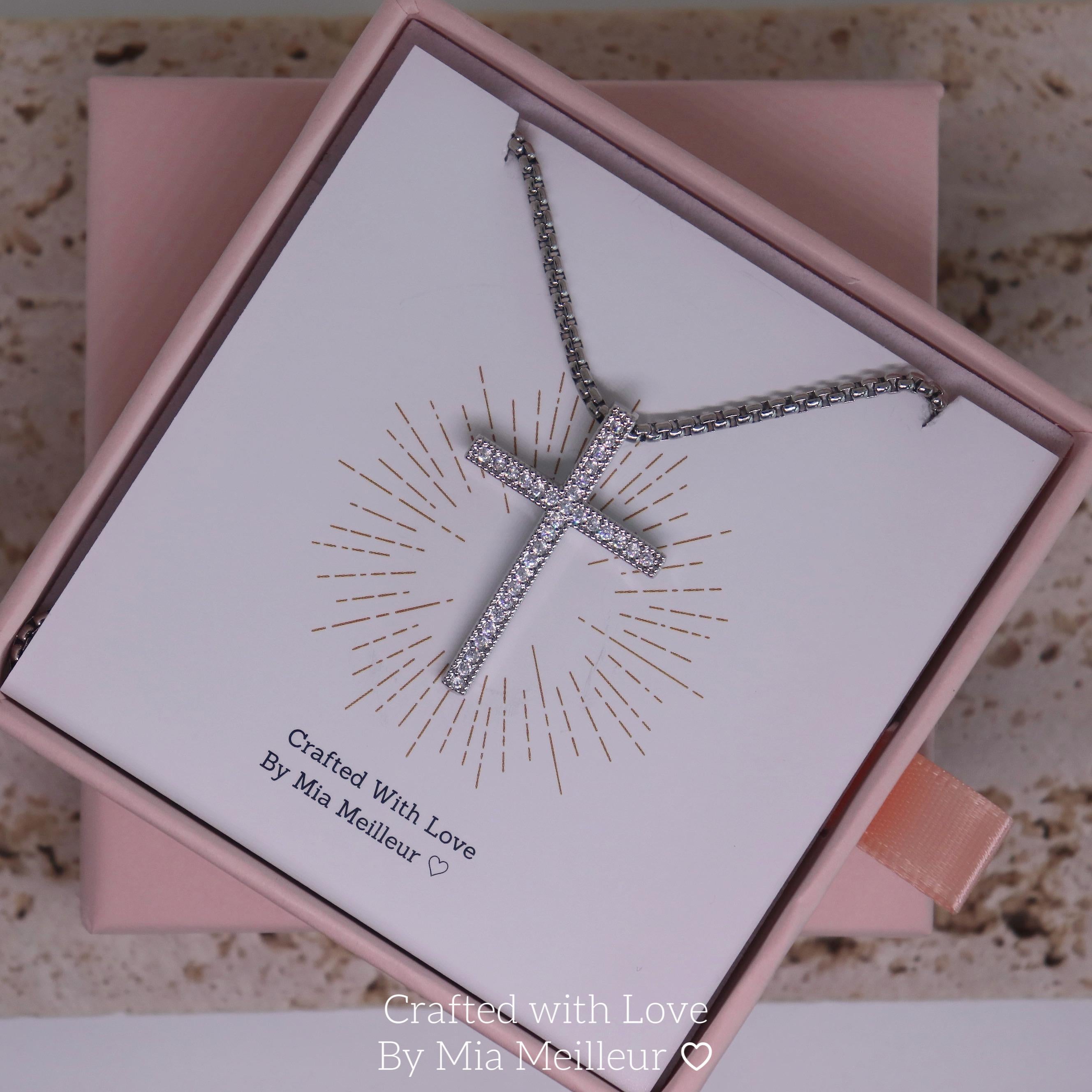 Cross Pendant Necklace in Gold/Silver