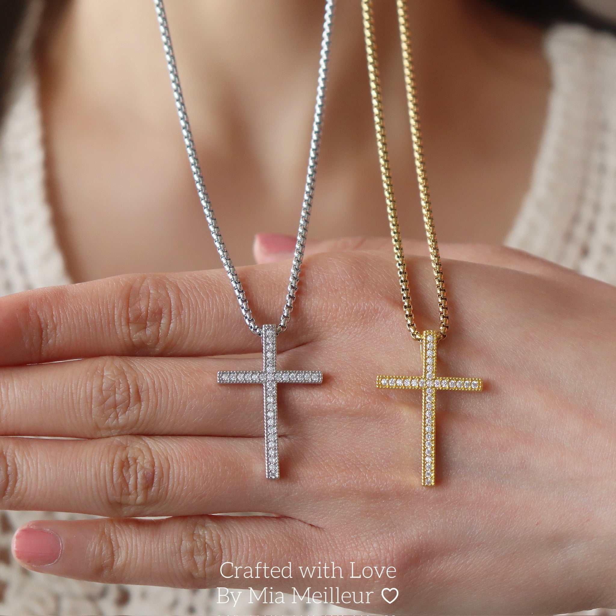 Cross Pendant Necklace in Gold/Silver