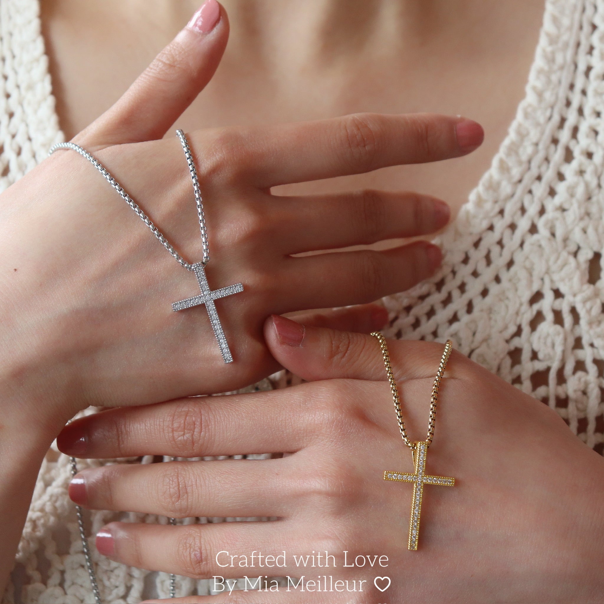 Cross Pendant Necklace in Gold/Silver