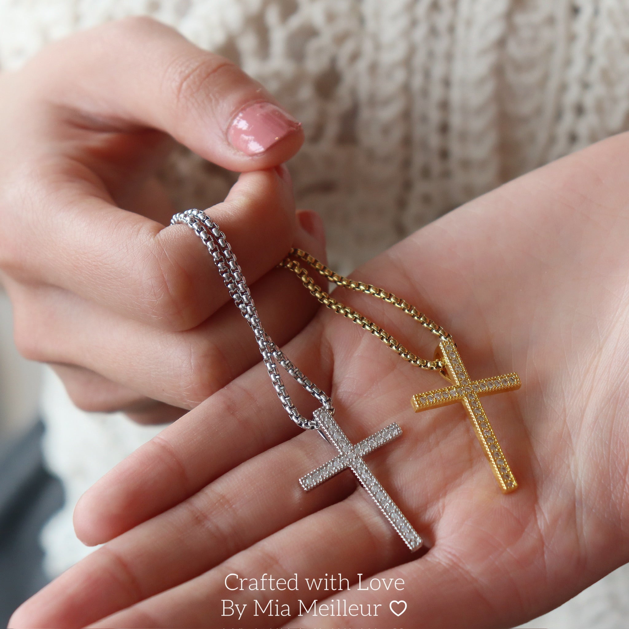 Cross Pendant Necklace in Gold/Silver