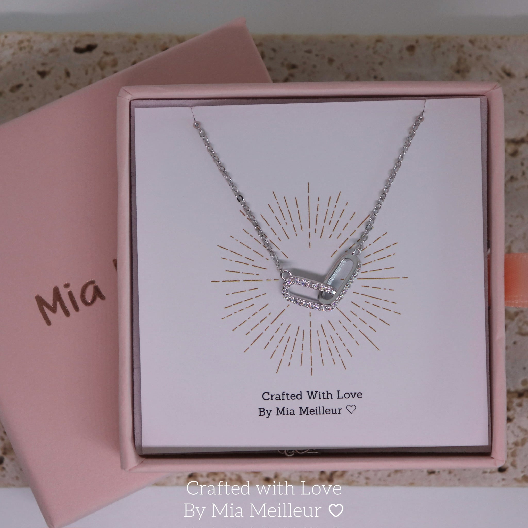 Elegant Diamond-Inspired Pendant Necklace