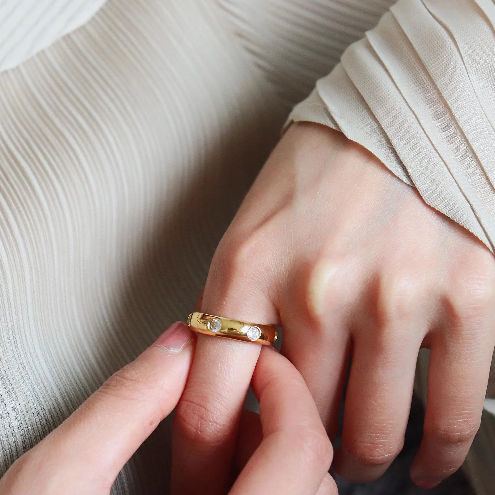 Gypsy Set Round Emerald Gold Band Ring