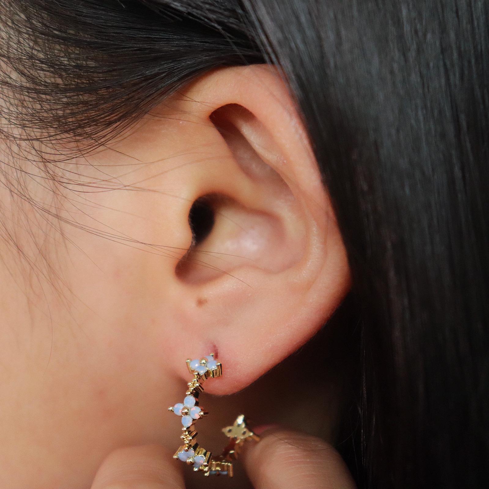 Dainty Ivy Flower Hoop Earrings