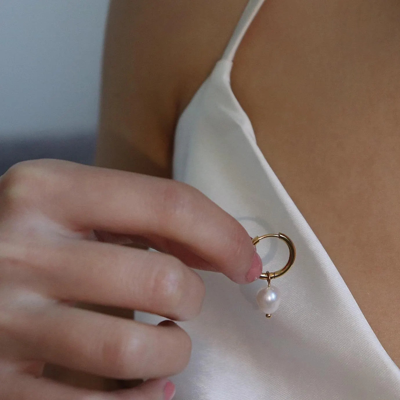 Minimalist Pearl Earrings