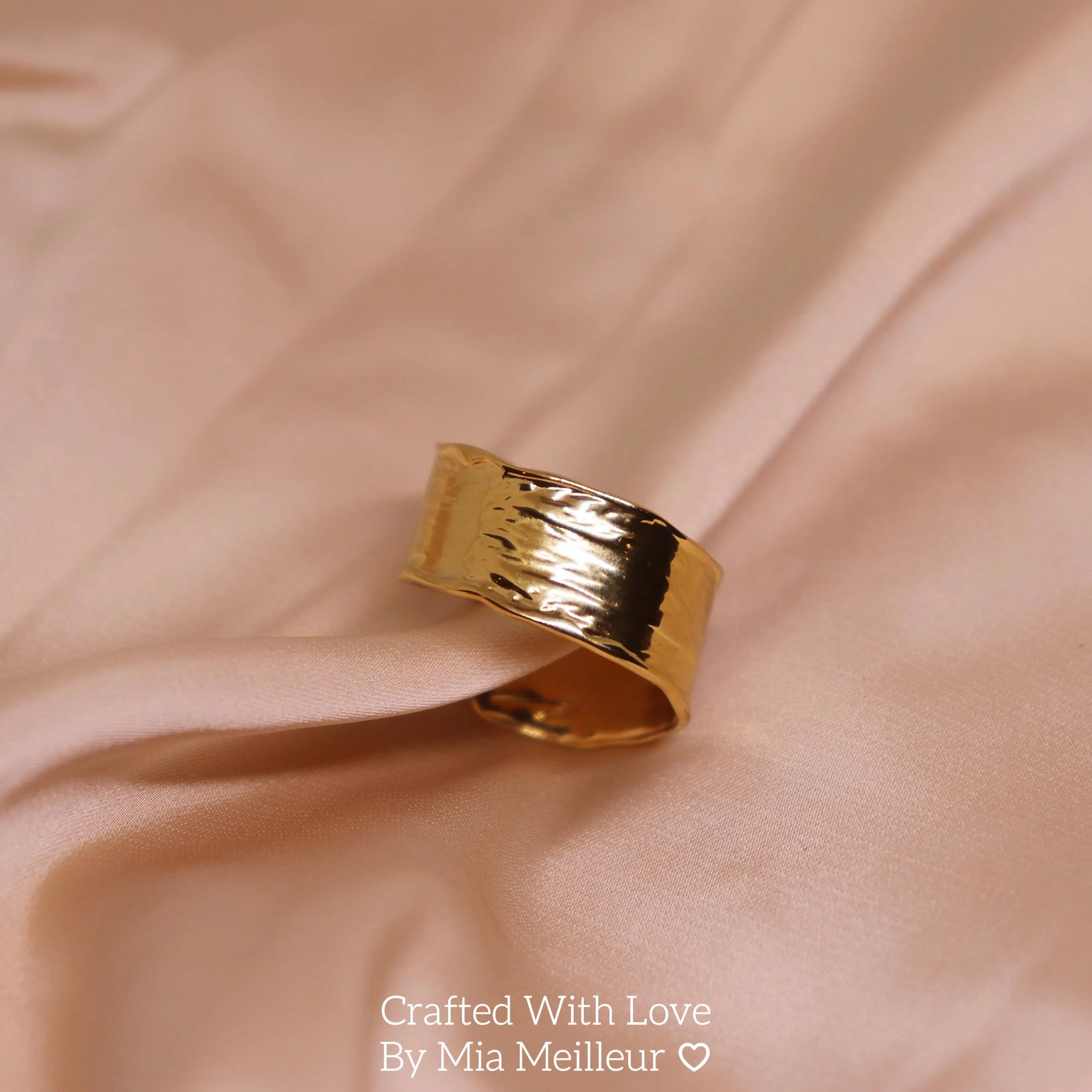 Vintage Hammered Gold Ring MR099