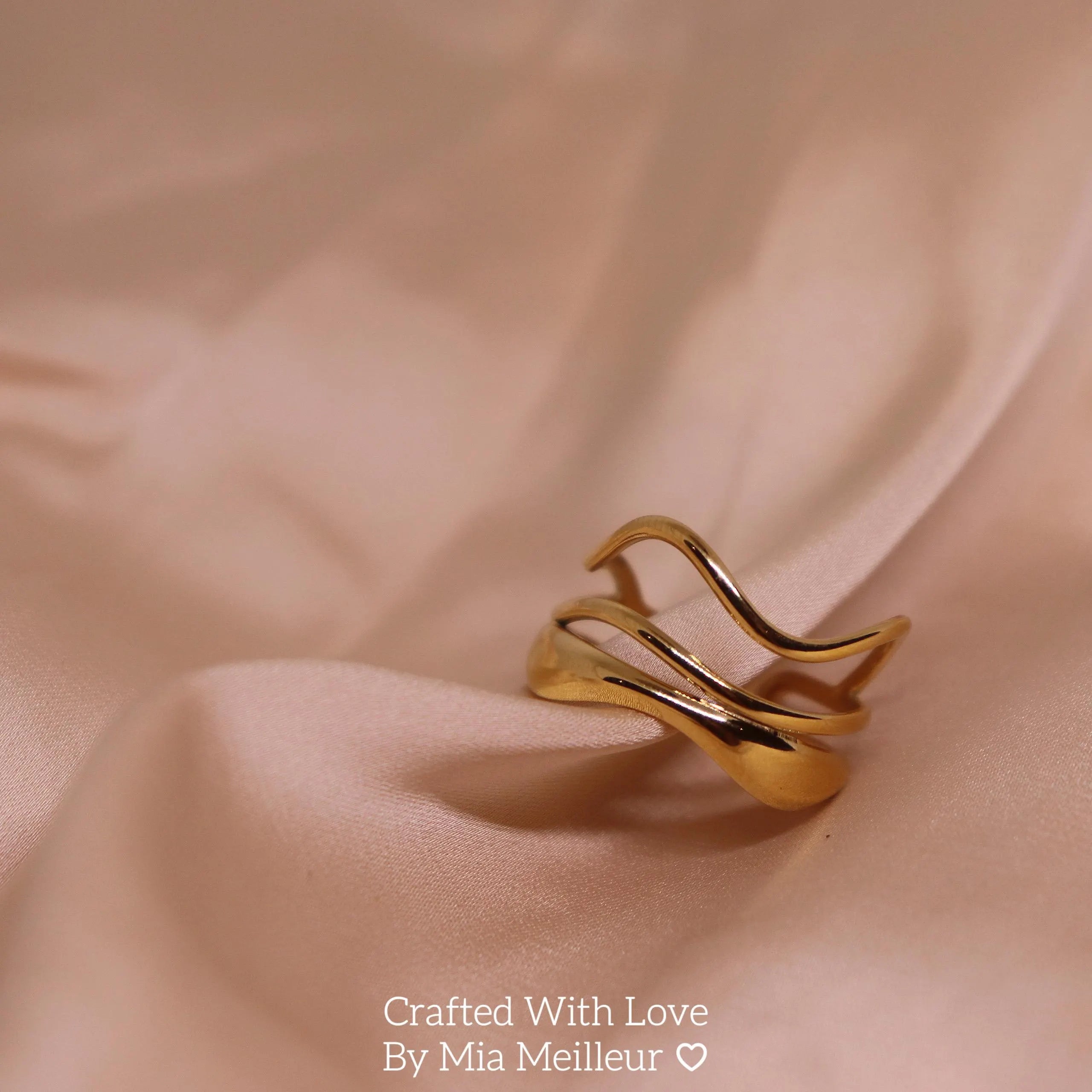 Abstract Wavy Gold Ring