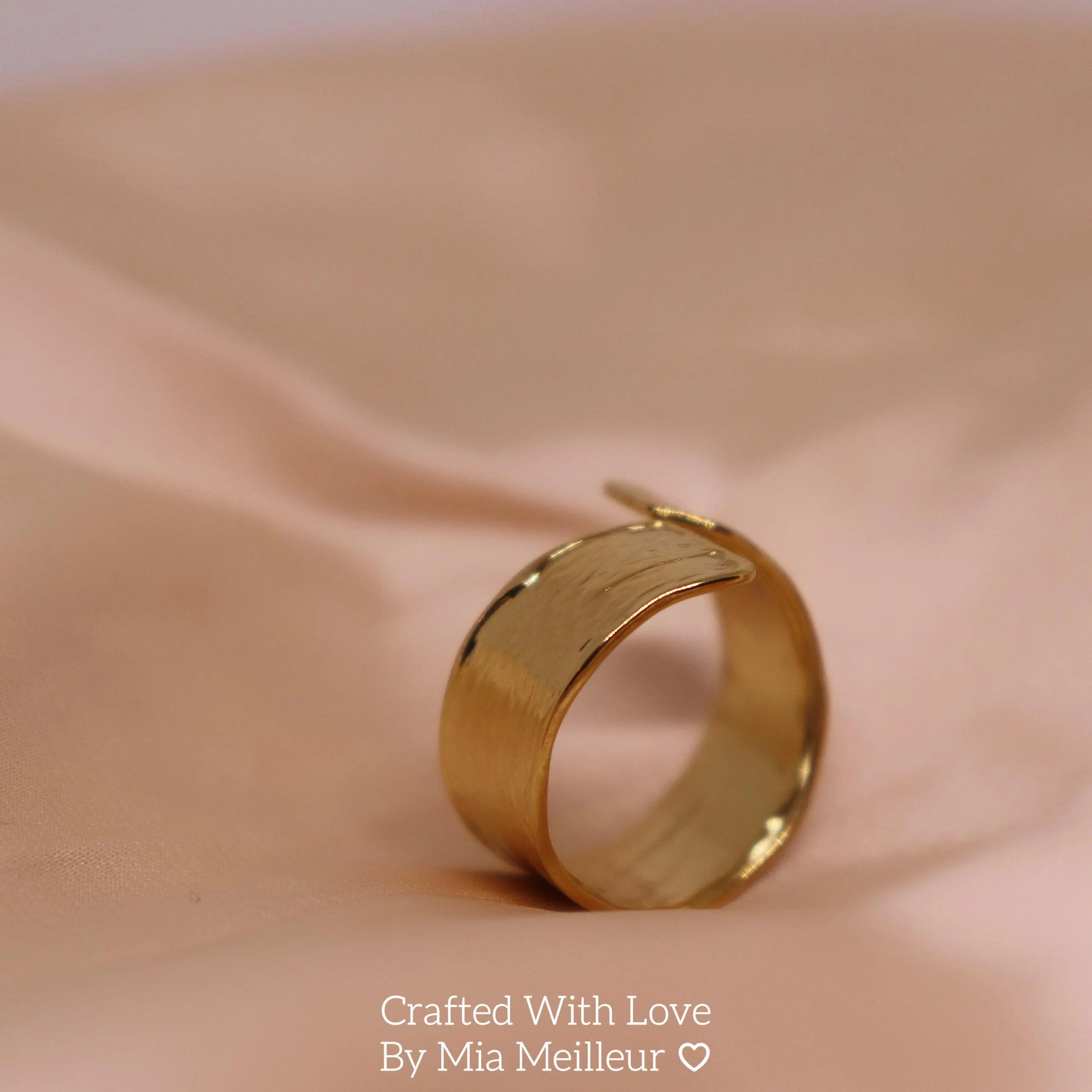 Vintage Hammered Gold Ring MR099