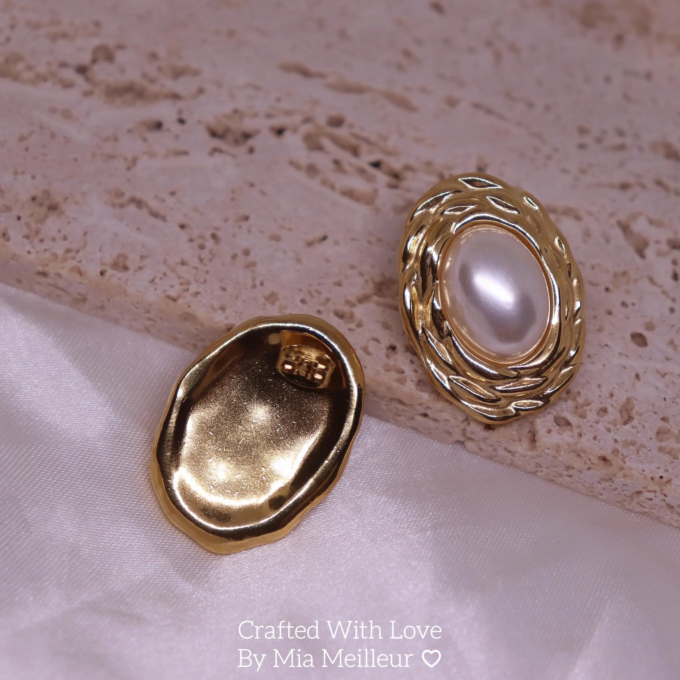 Vintage Gold Tone Round Pearl Earrings