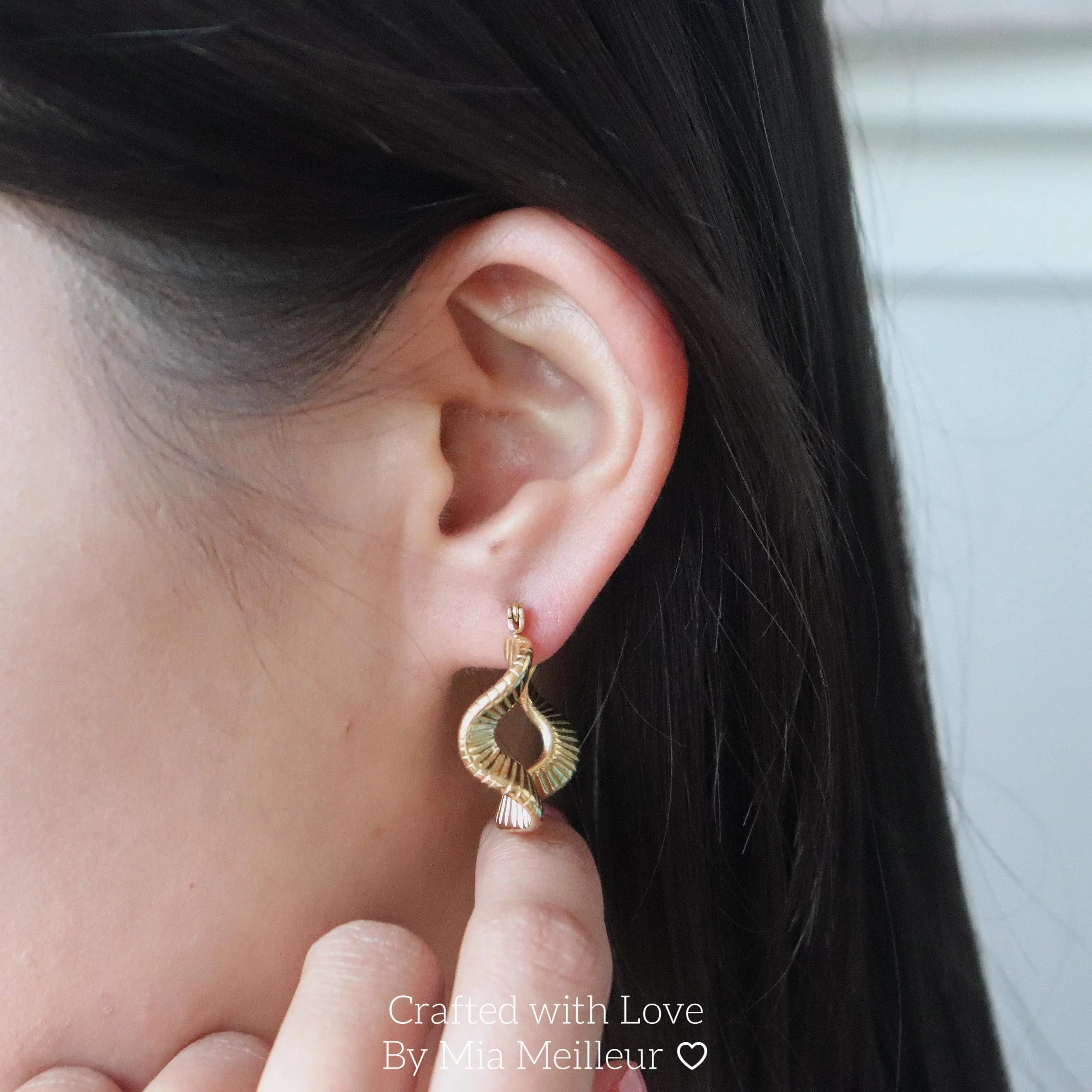 Irregular Wavy Hoop Earring