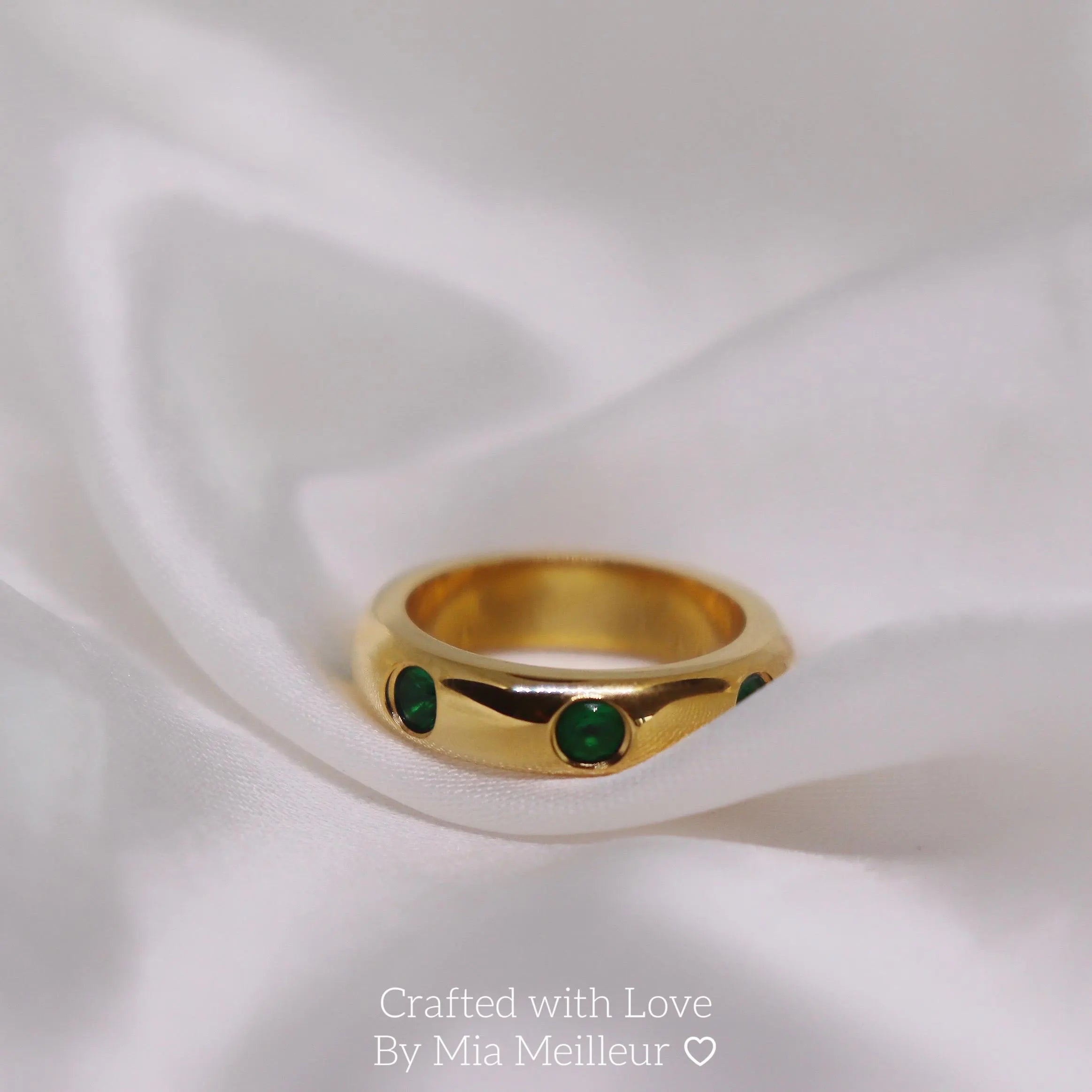 Gypsy Set Round Emerald Gold Band Ring